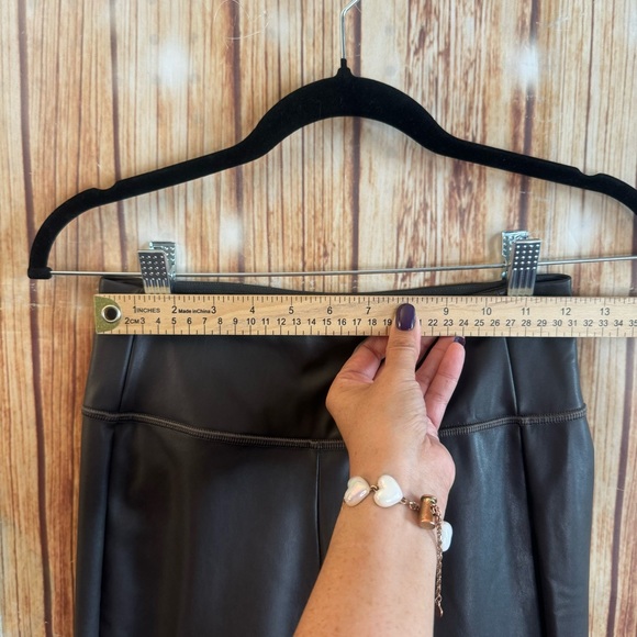 Athleta Women’s All Over Gleam Tight Faux Leather Arbor Olive Leggings Size XS - Picture 6 of 12